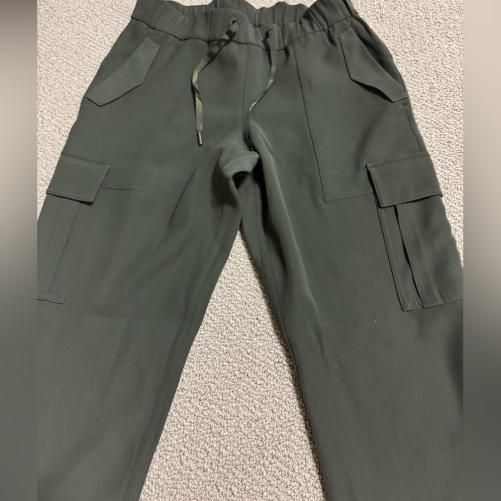 LULULEMON SIZE 6 DARK OLIVE CARGOS - Picture 1 of 8